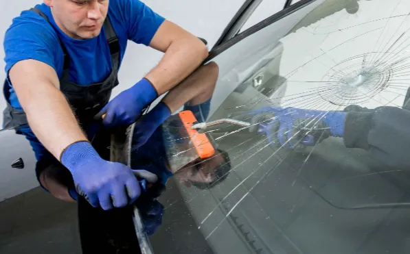 Shattered Windshield Fixing Services in Abu Dhabi, UAE